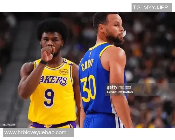 足球巨星与NBA明星同框合影展现体育界的友谊与激情